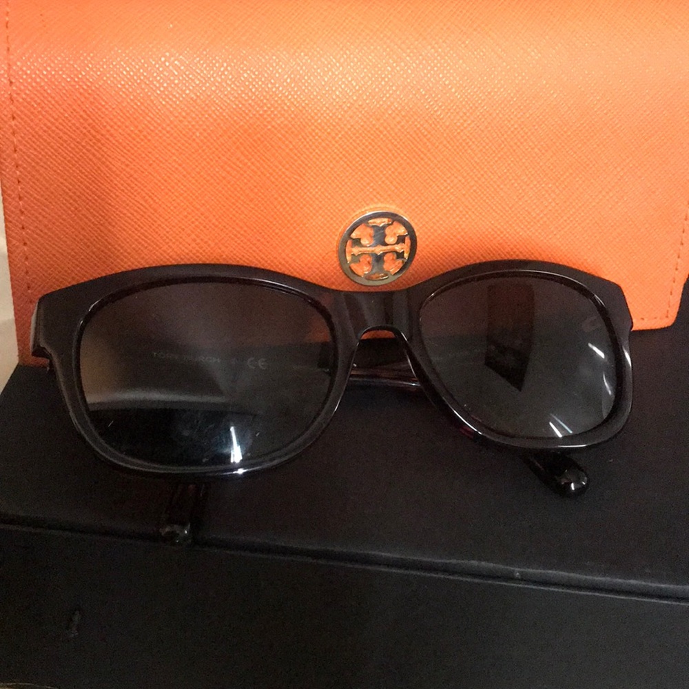 SUNGLASSES
